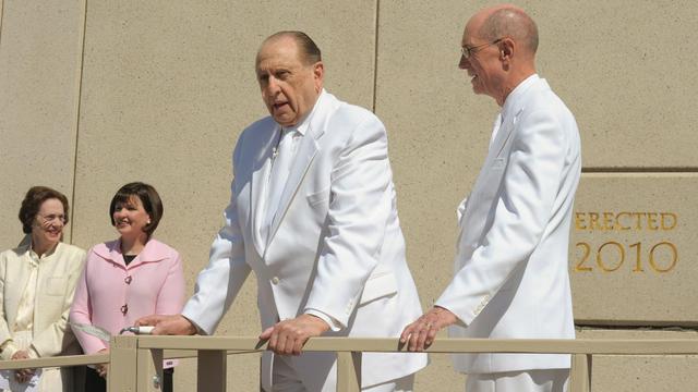 Monson-Eyring-Mormon-Gila-Valley-Arizona-Temple_orig_1800x1200.jpg